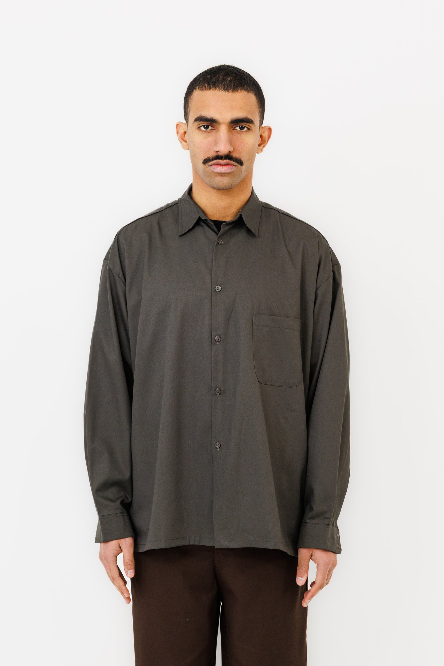 “Jakarta” shirt in Calista Drill kombu green