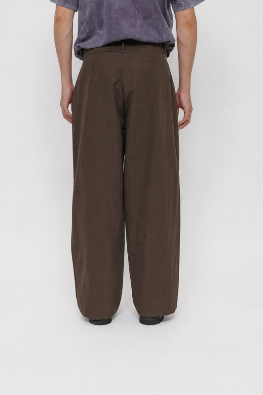 Pantalon Deiba Brown 600 Last Call For, coupe ample à double pince en Ottoman Tech — photo produit 04