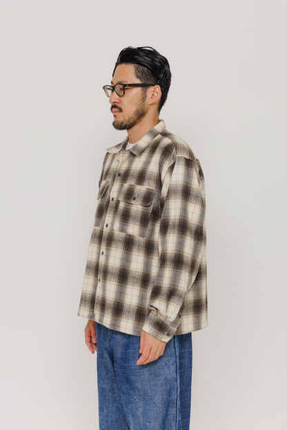 Chemise Nagano — Beige 1 par Last Call For — photo portée 06