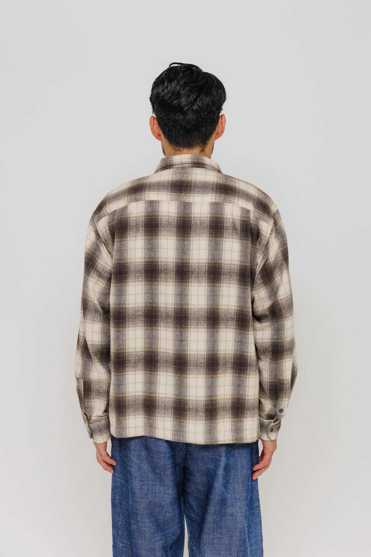 Chemise Nagano — Beige 1 par Last Call For — photo portée 10