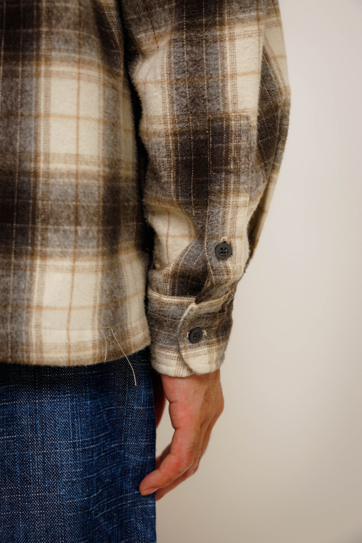 Chemise Nagano — Beige 1 par Last Call For — photo portée 12
