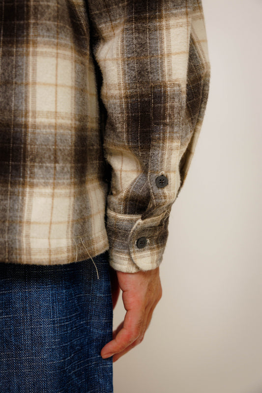 Chemise Nagano — Beige 1 par Last Call For — photo portée 12