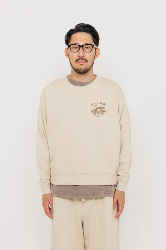 Crewneck Last Call Record — Hijau Army par Last Call For — photo portée 02