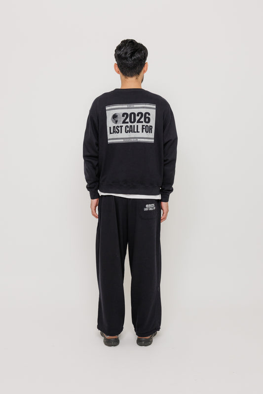Crewneck Running Club Tokyo — Black par Last Call For — photo portée 03