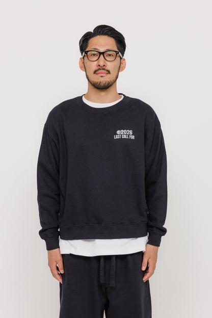 Crewneck Running Club Tokyo — Black par Last Call For — photo portée 04