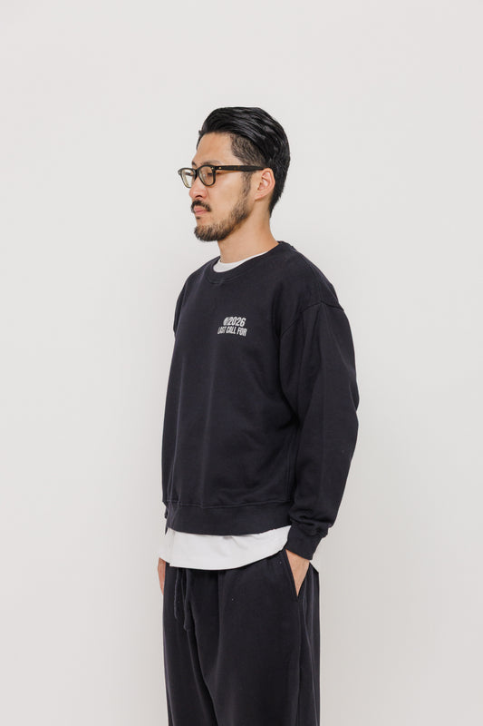 Crewneck Running Club Tokyo — Black par Last Call For — photo portée 08