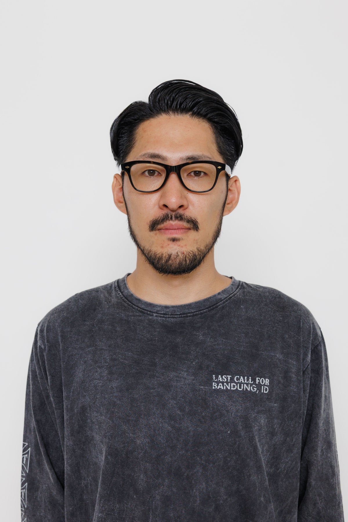 Tee-shirt Cross ML — Black par Last Call For — photo portée 05