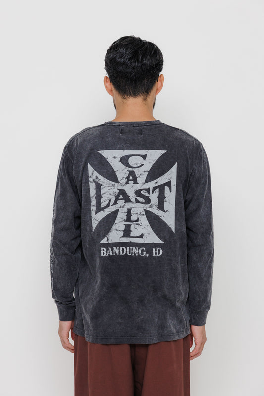 Tee-shirt Cross ML — Black par Last Call For — photo portée 06