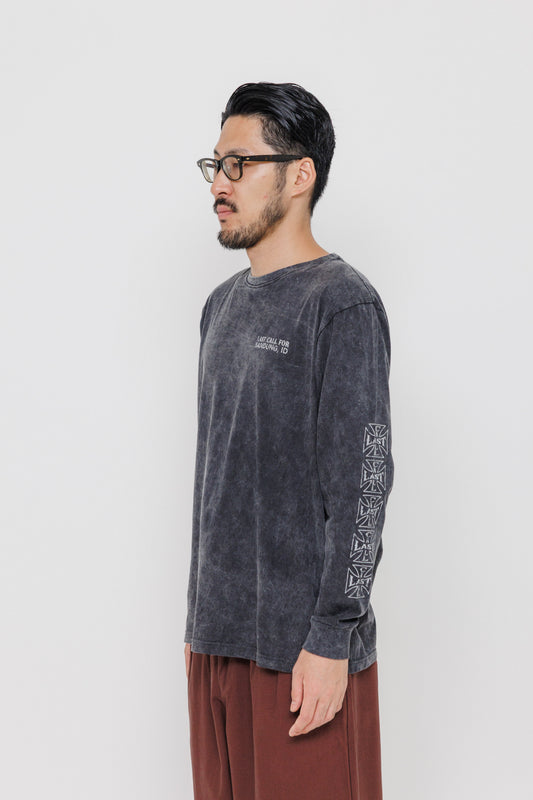 Tee-shirt Cross ML — Black par Last Call For — photo portée 09