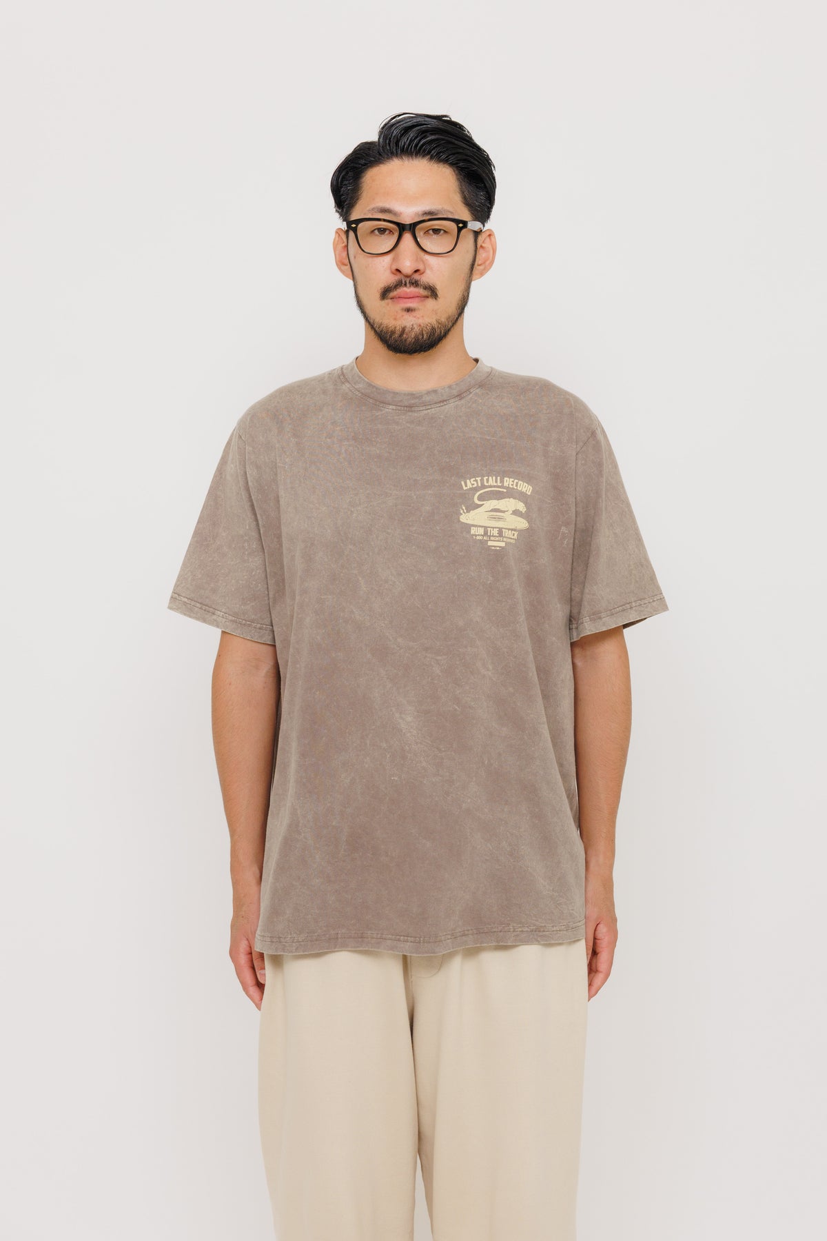 Tee-shirt Last Call Record — Oldgrey / Vaporous Grey par Last Call For — photo portée 03