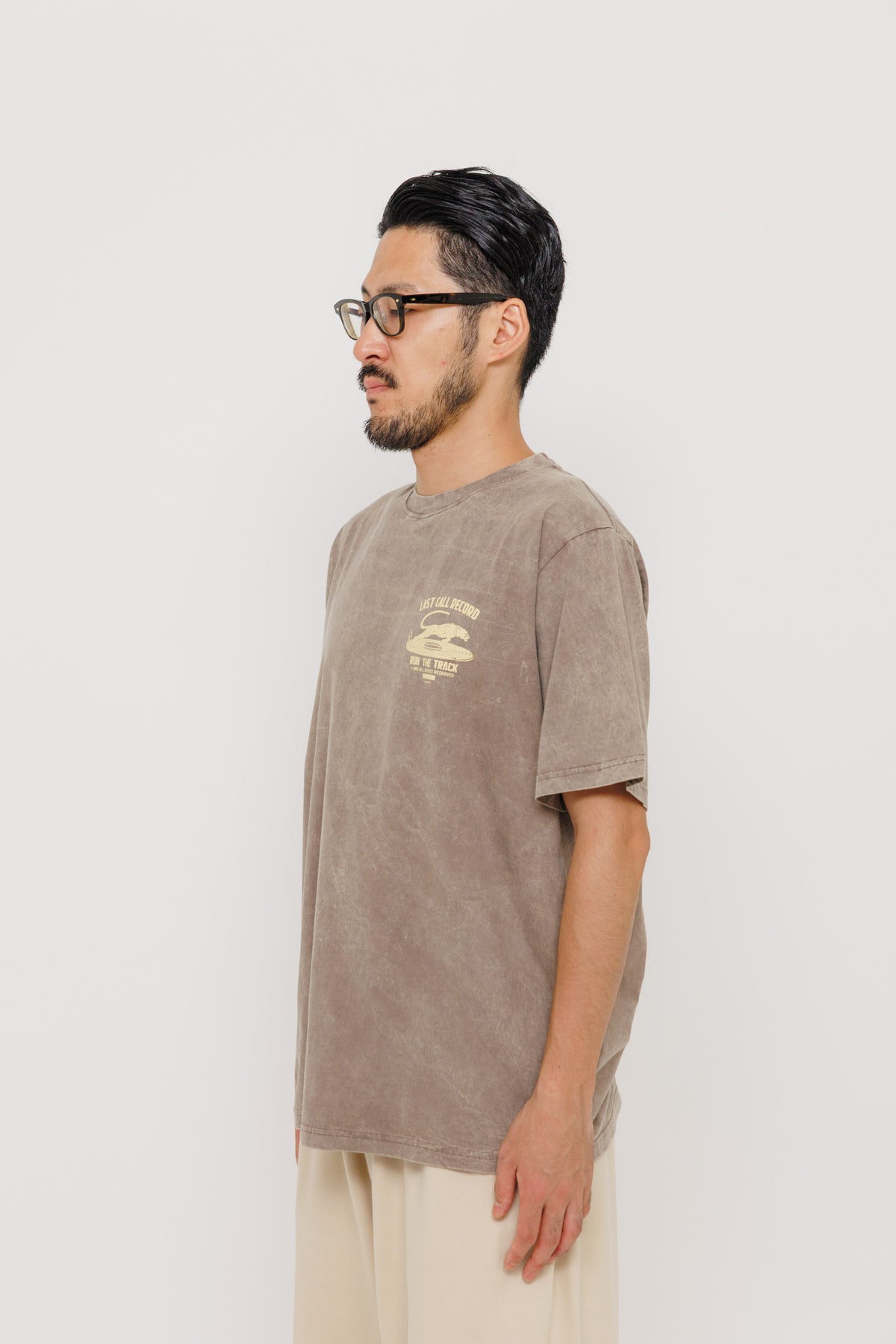 Tee-shirt Last Call Record — Oldgrey / Vaporous Grey par Last Call For — photo portée 05
