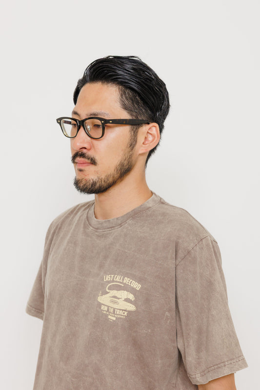 Tee-shirt Last Call Record — Oldgrey / Vaporous Grey par Last Call For — photo portée 06