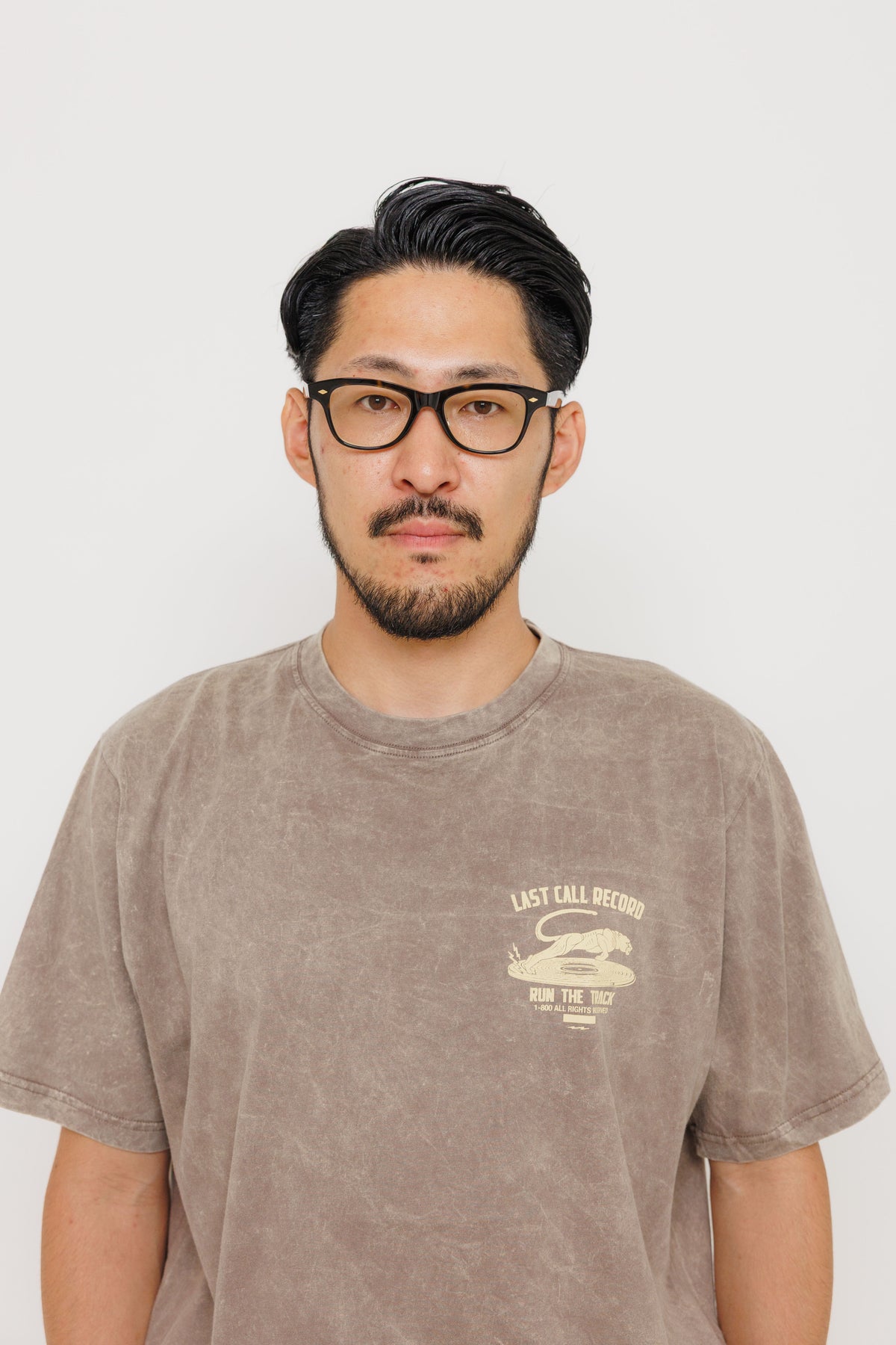 Tee-shirt Last Call Record — Oldgrey / Vaporous Grey par Last Call For — photo portée 07