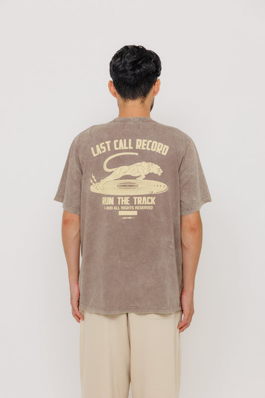 Tee-shirt Last Call Record — Oldgrey / Vaporous Grey par Last Call For — photo portée 09