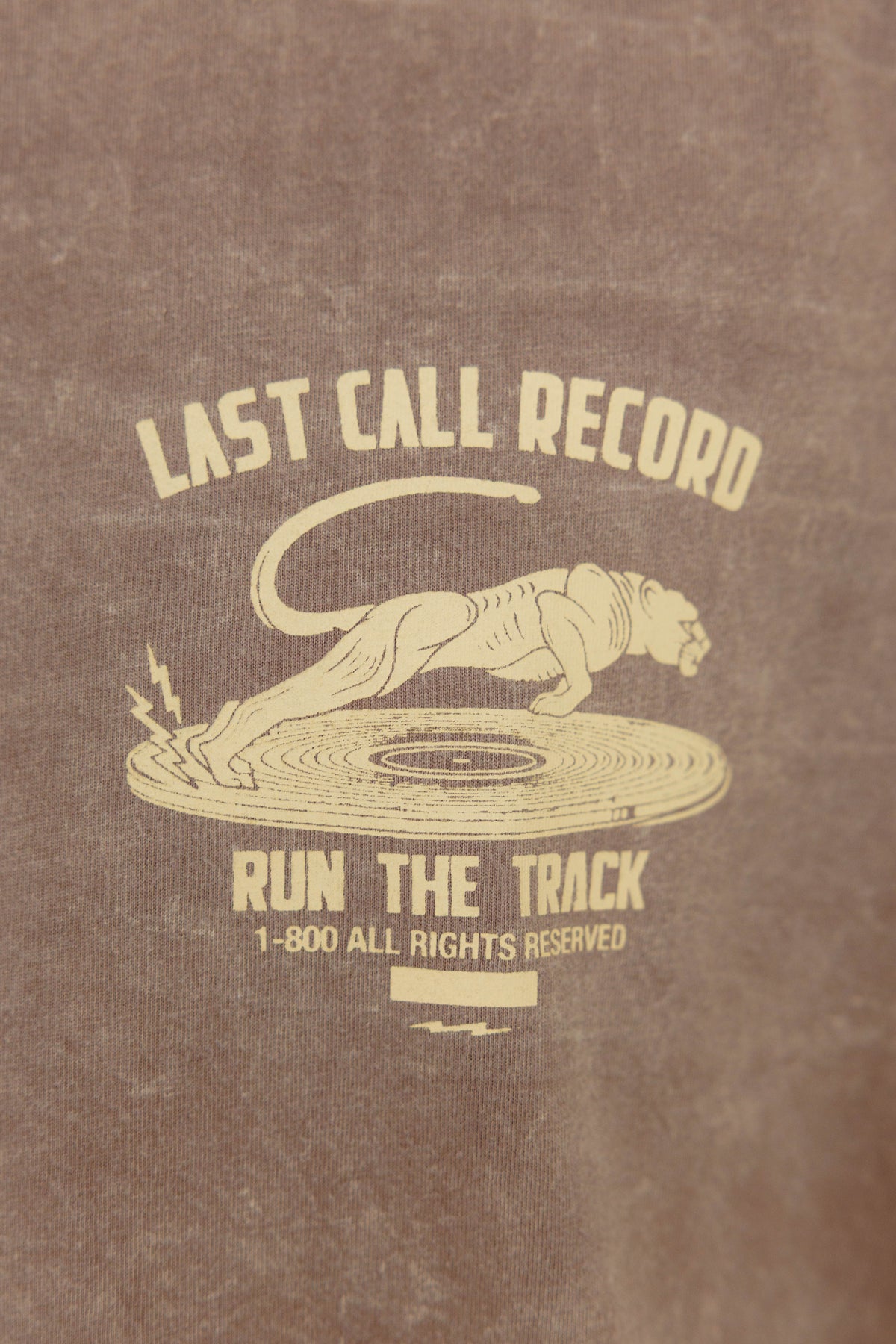 Tee-shirt Last Call Record — Oldgrey / Vaporous Grey par Last Call For — photo portée 10