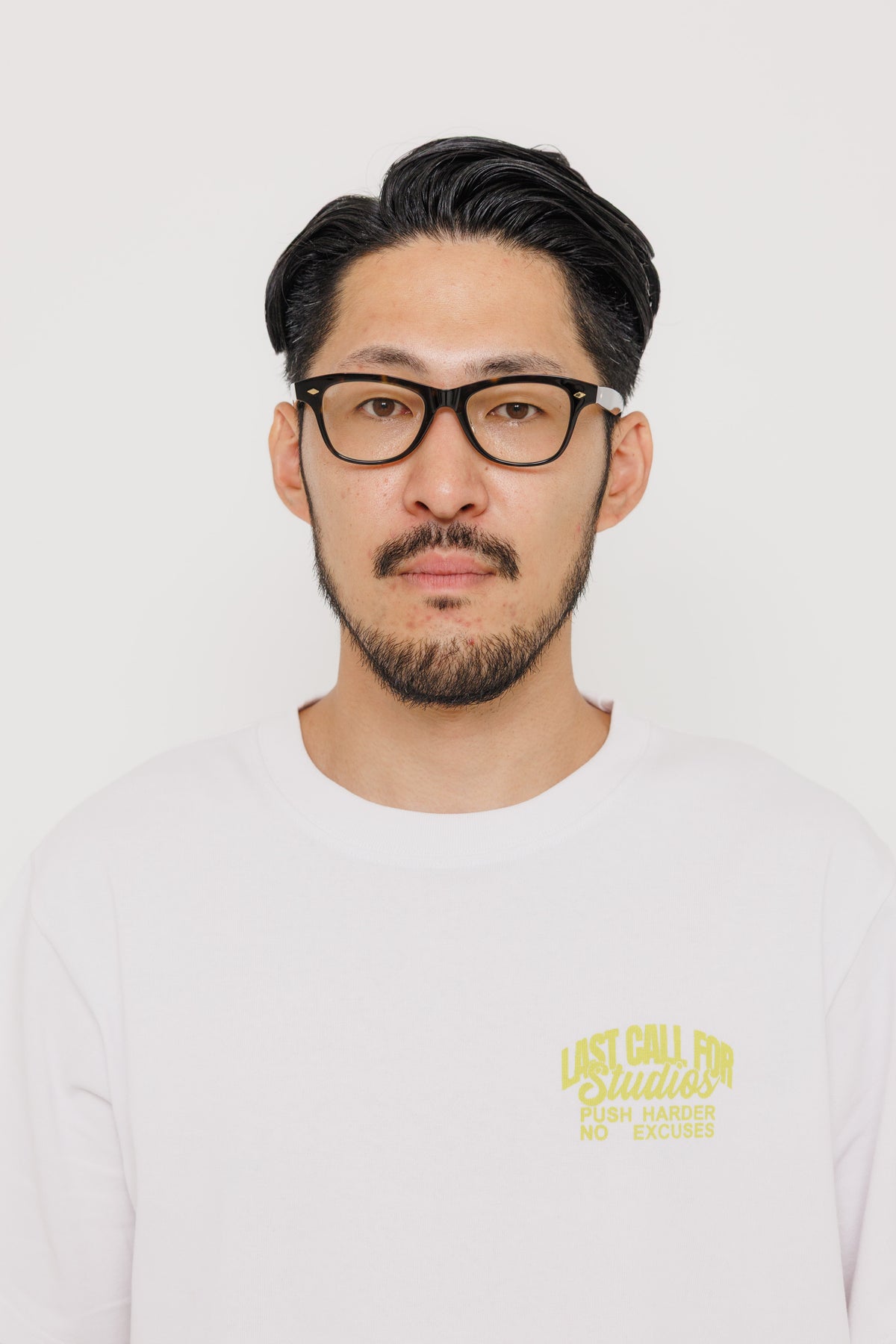 Tee-shirt No More Excuse — White / Evening Primrose par Last Call For — photo portée 02