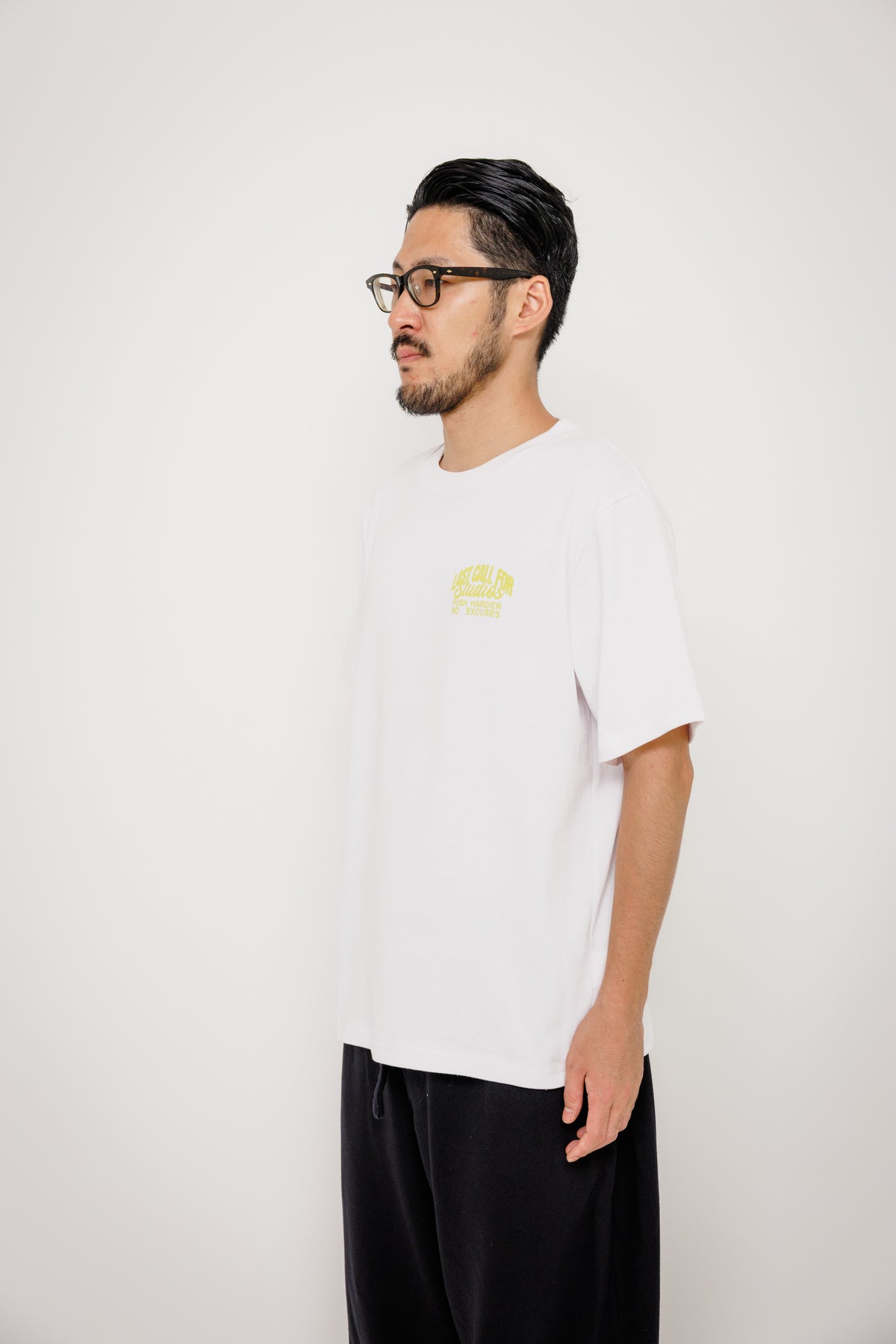 Tee-shirt No More Excuse — White / Evening Primrose par Last Call For — photo portée 04