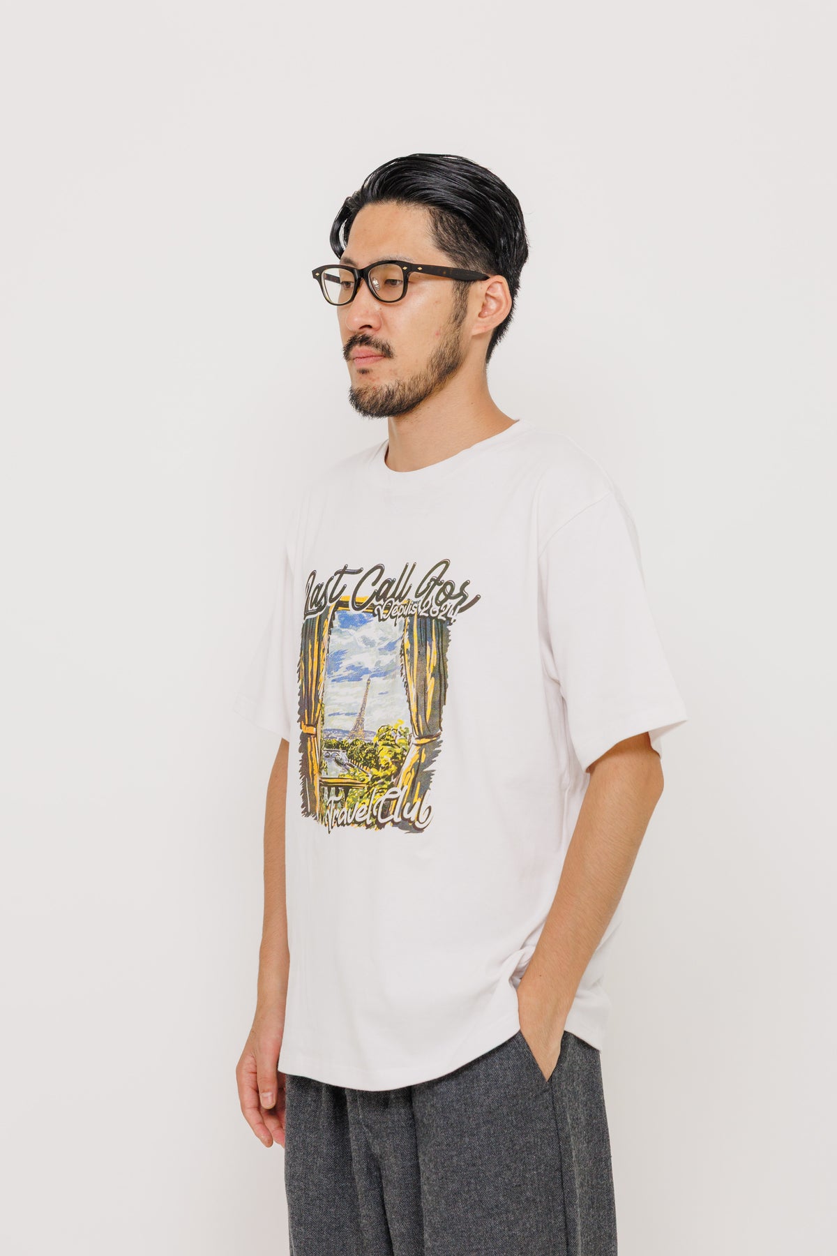 Tee-shirt Souvenir Paris — White par Last Call For — photo portée 04