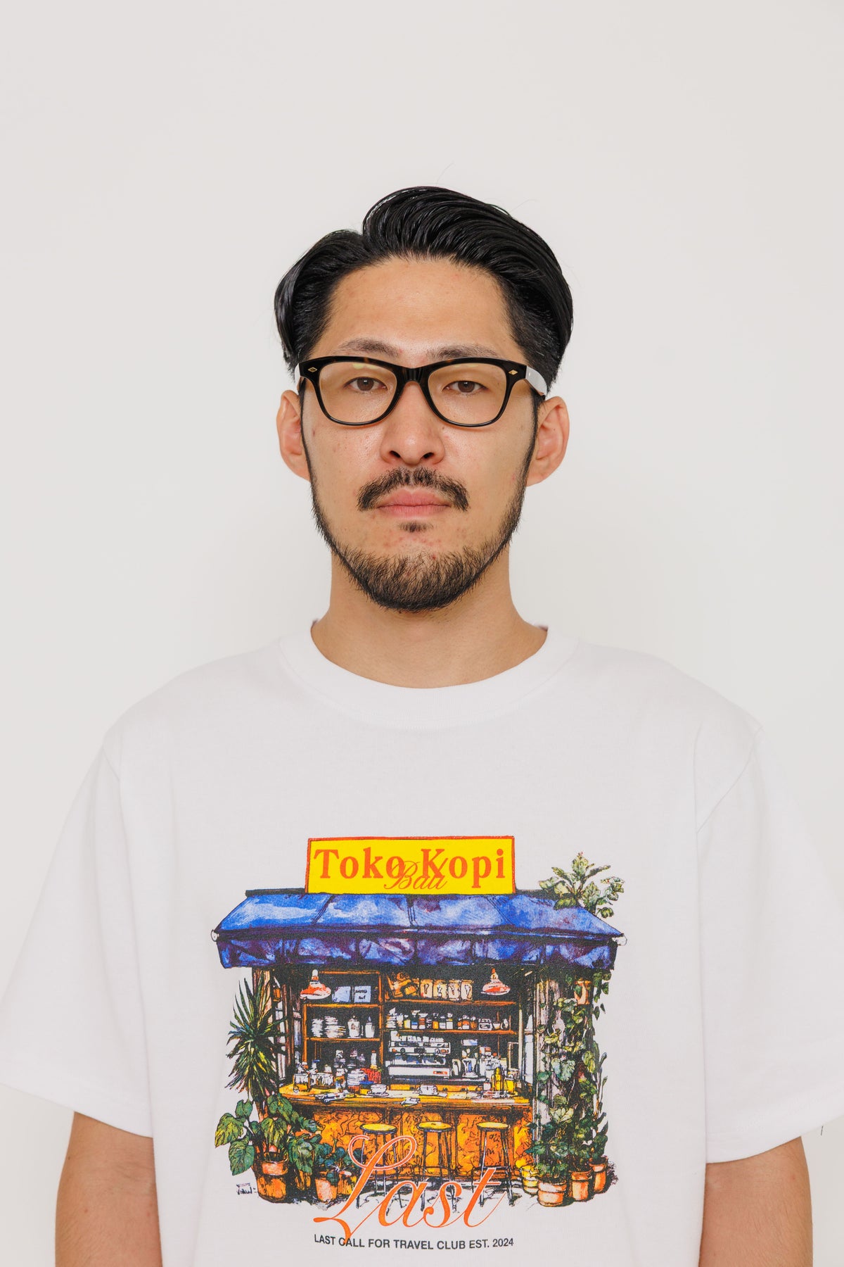 Tee-shirt Toko di Bali — White par Last Call For — photo portée 05